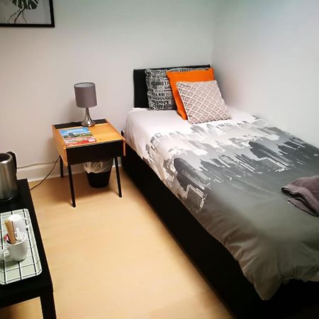 The Kingsview Townhouse - Boutique Hostel EDI Buitenkant foto