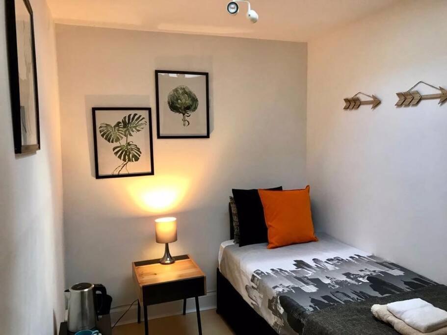 The Kingsview Townhouse - Boutique Hostel EDI Buitenkant foto