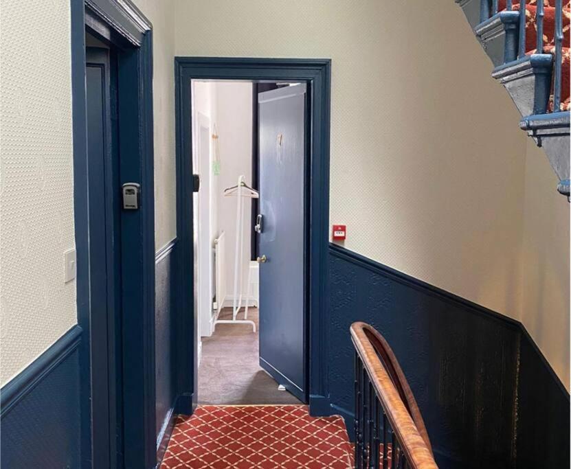The Kingsview Townhouse - Boutique Hostel EDI Buitenkant foto