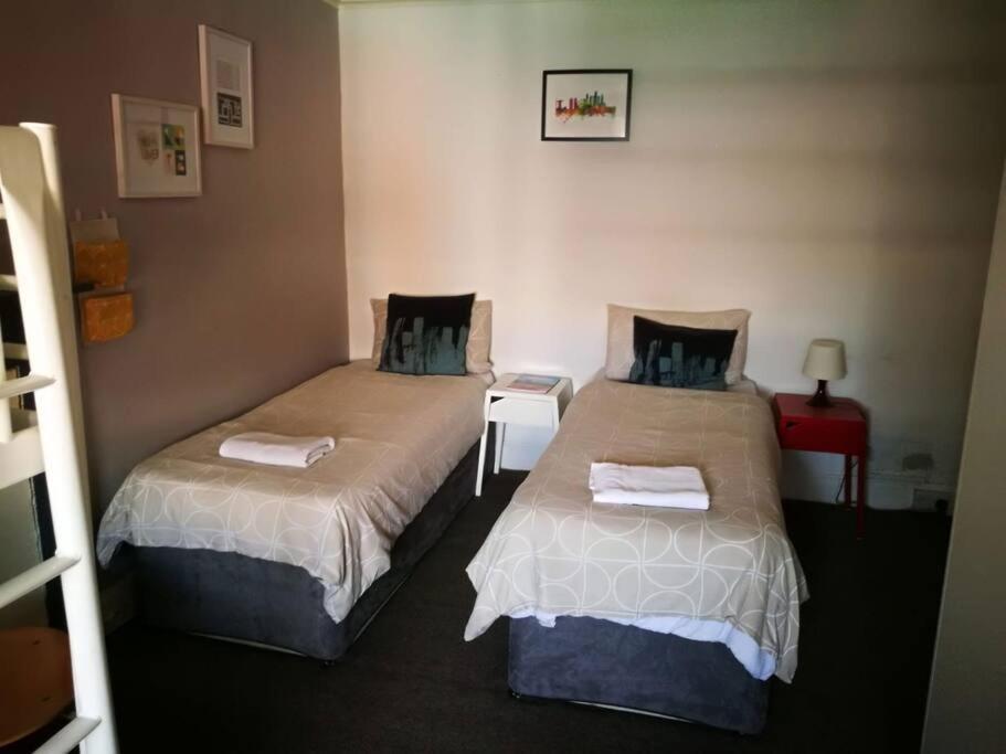The Kingsview Townhouse - Boutique Hostel EDI Buitenkant foto