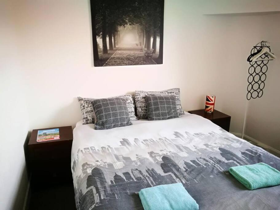 The Kingsview Townhouse - Boutique Hostel EDI Buitenkant foto