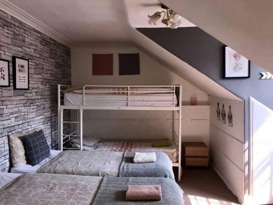 The Kingsview Townhouse - Boutique Hostel EDI Buitenkant foto