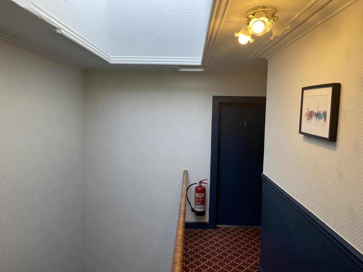 The Kingsview Townhouse - Boutique Hostel EDI Buitenkant foto