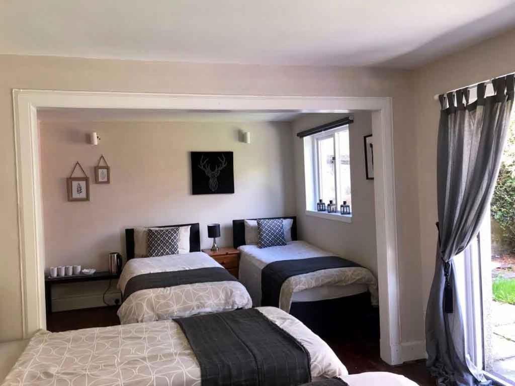 The Kingsview Townhouse - Boutique Hostel EDI Buitenkant foto