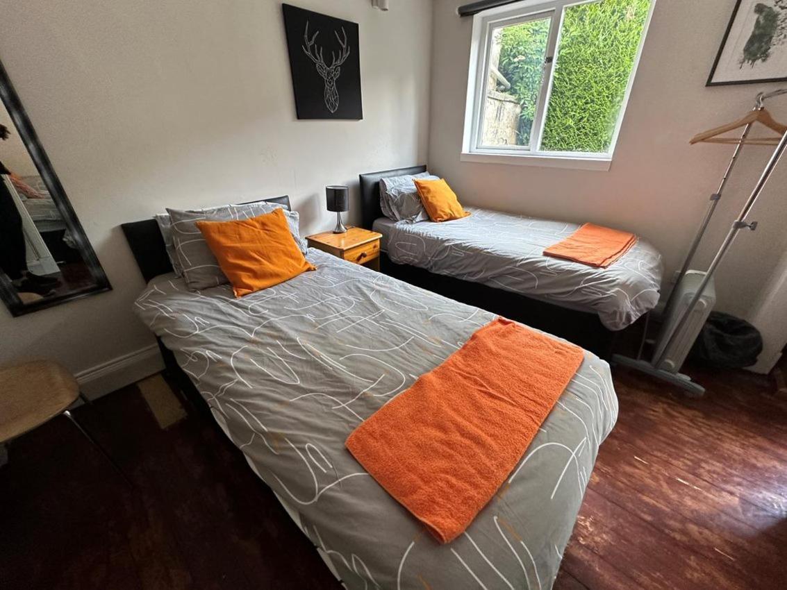 The Kingsview Townhouse - Boutique Hostel EDI Buitenkant foto