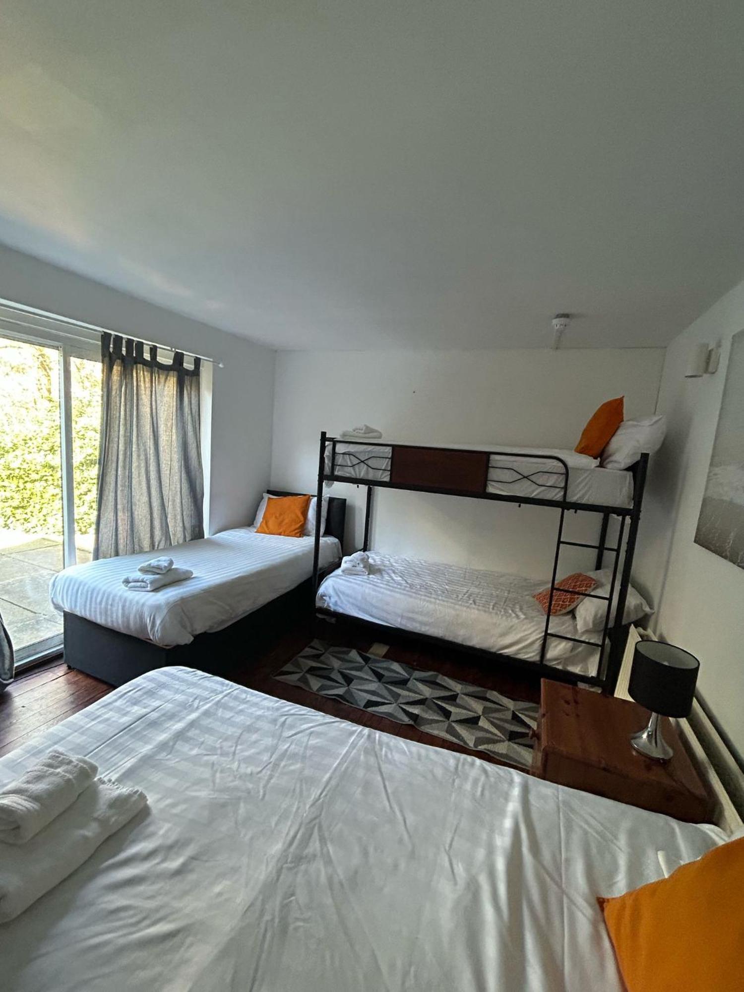 The Kingsview Townhouse - Boutique Hostel EDI Buitenkant foto